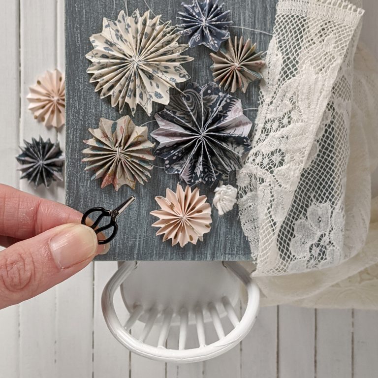 Waaiertjes voor je poppenhuis