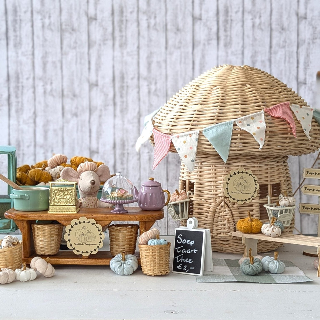 Mini pompoenen, Maileg kleine zus muis als pompoenmeisje, speelideetjes en printable!