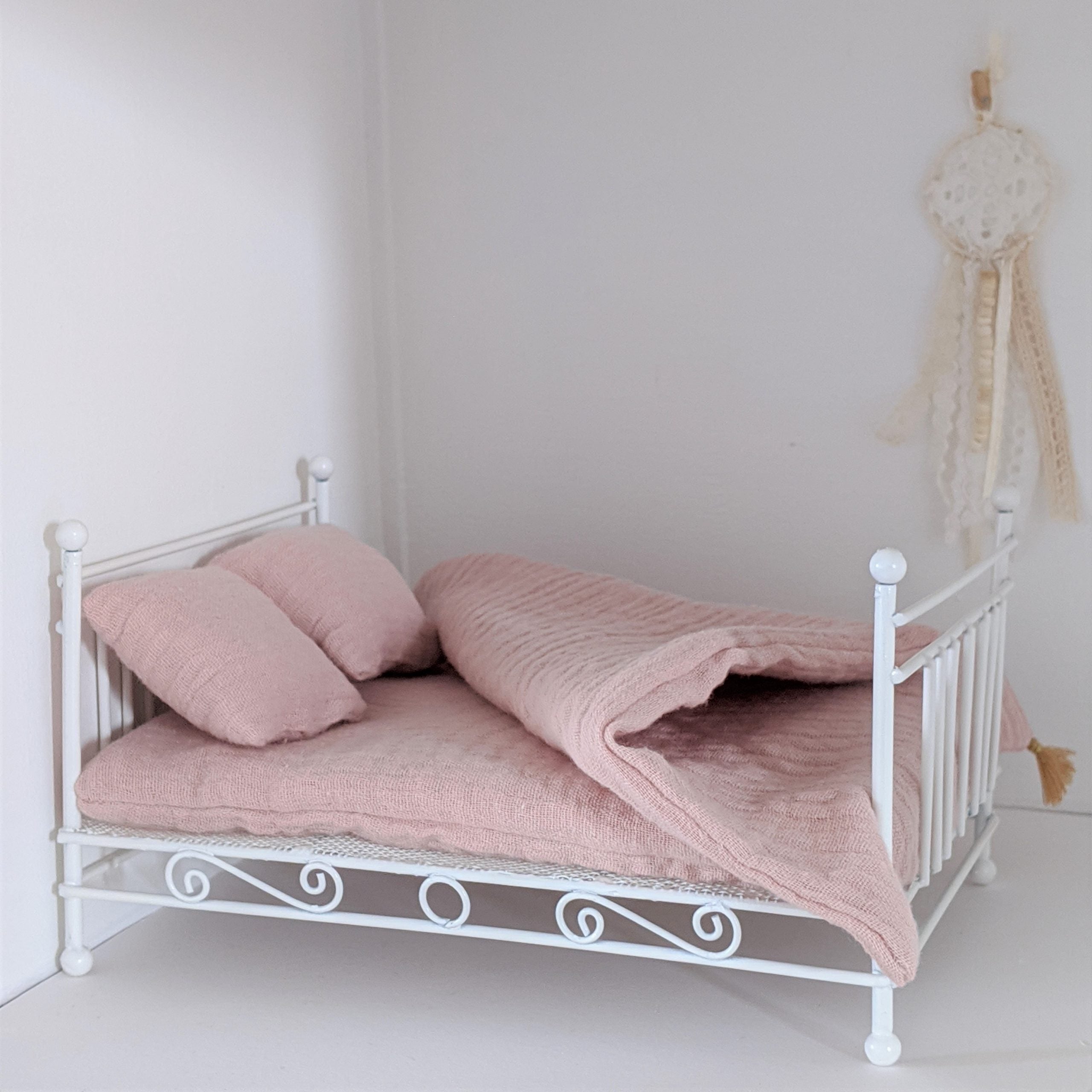 Matrasje lichtoudroze voor twee persoons bed