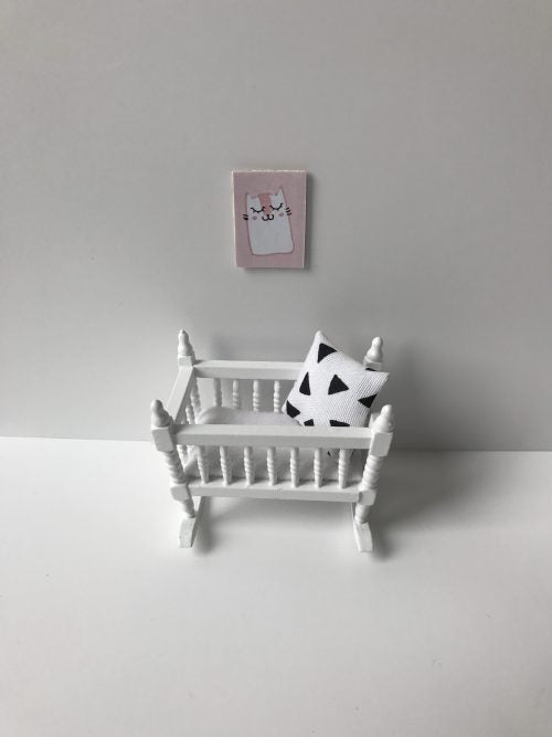 -Wit wiegje met wit handgemaakt matrasje