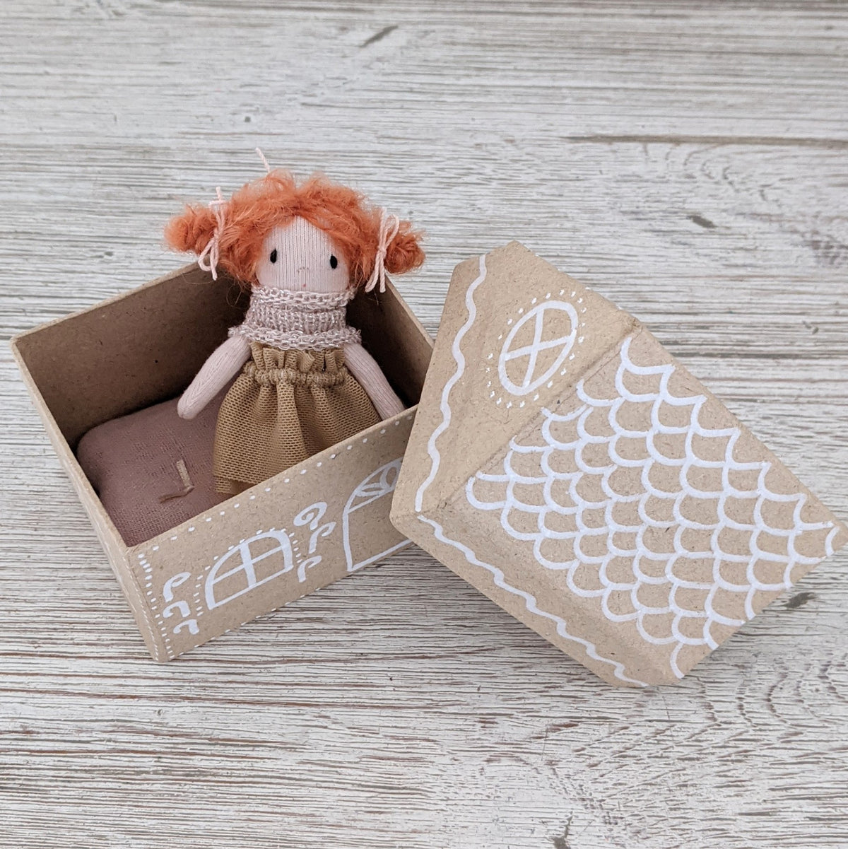 Gingerbreadhouse Dolly 'peach bow-tie'