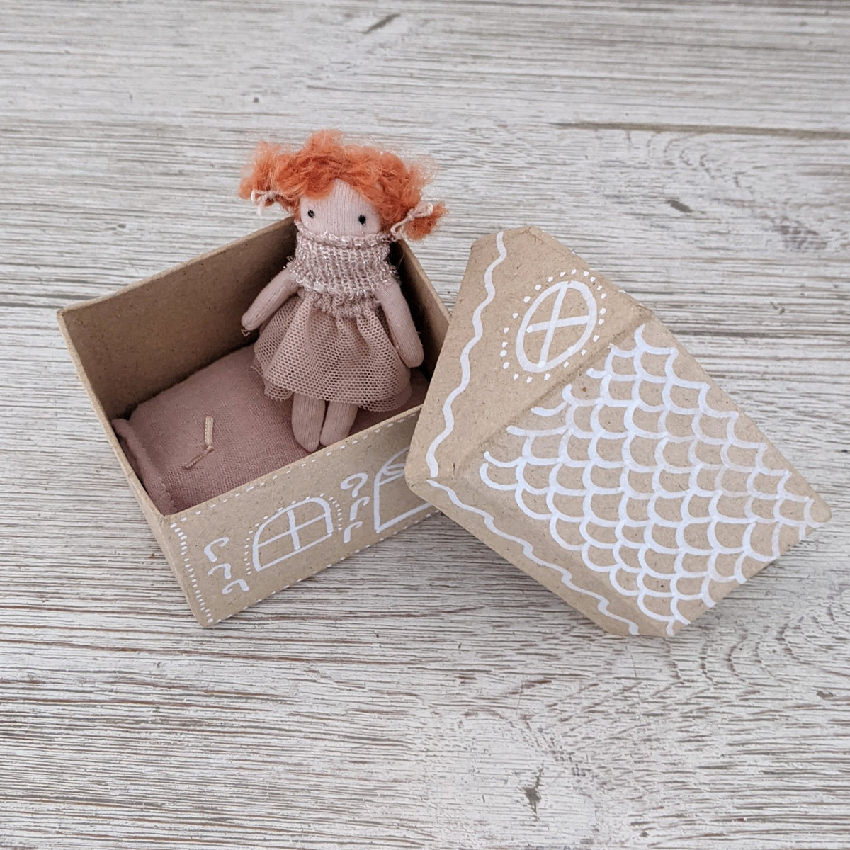 Gingerbreadhouse Dolly 'sand bow-tie'