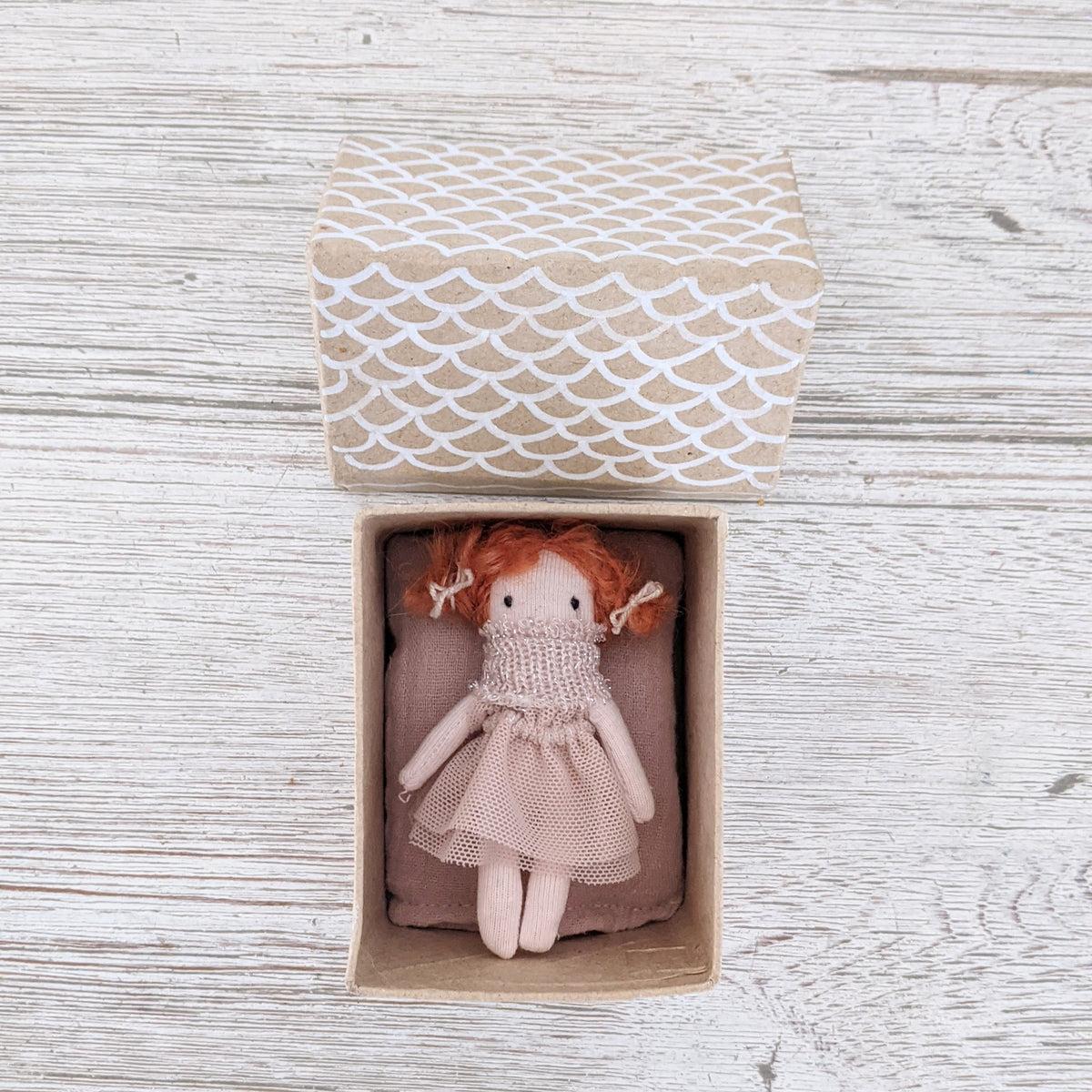 Gingerbreadhouse Dolly 'sand bow-tie'