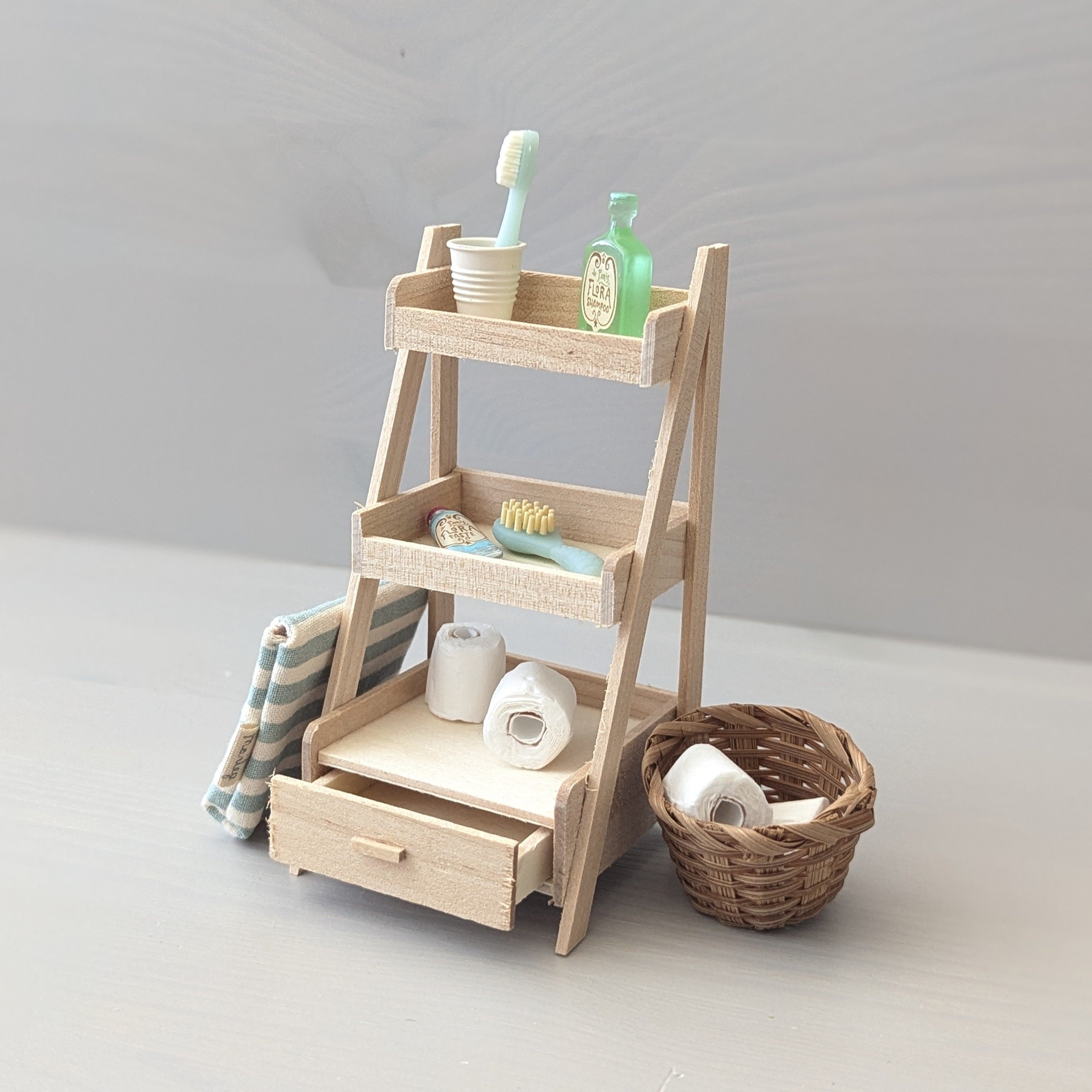 Badkamer_kastje_voor_toiletspullen