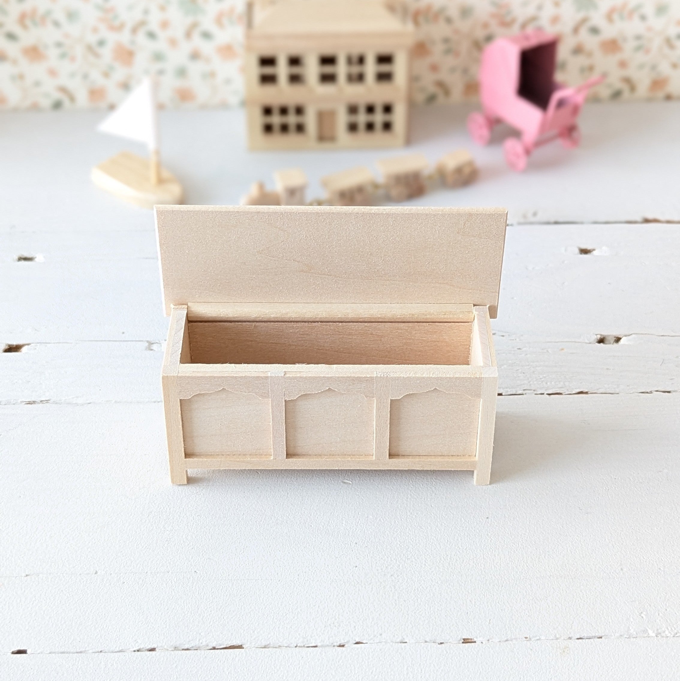 Miniatuur dekenkist of verkleedkist