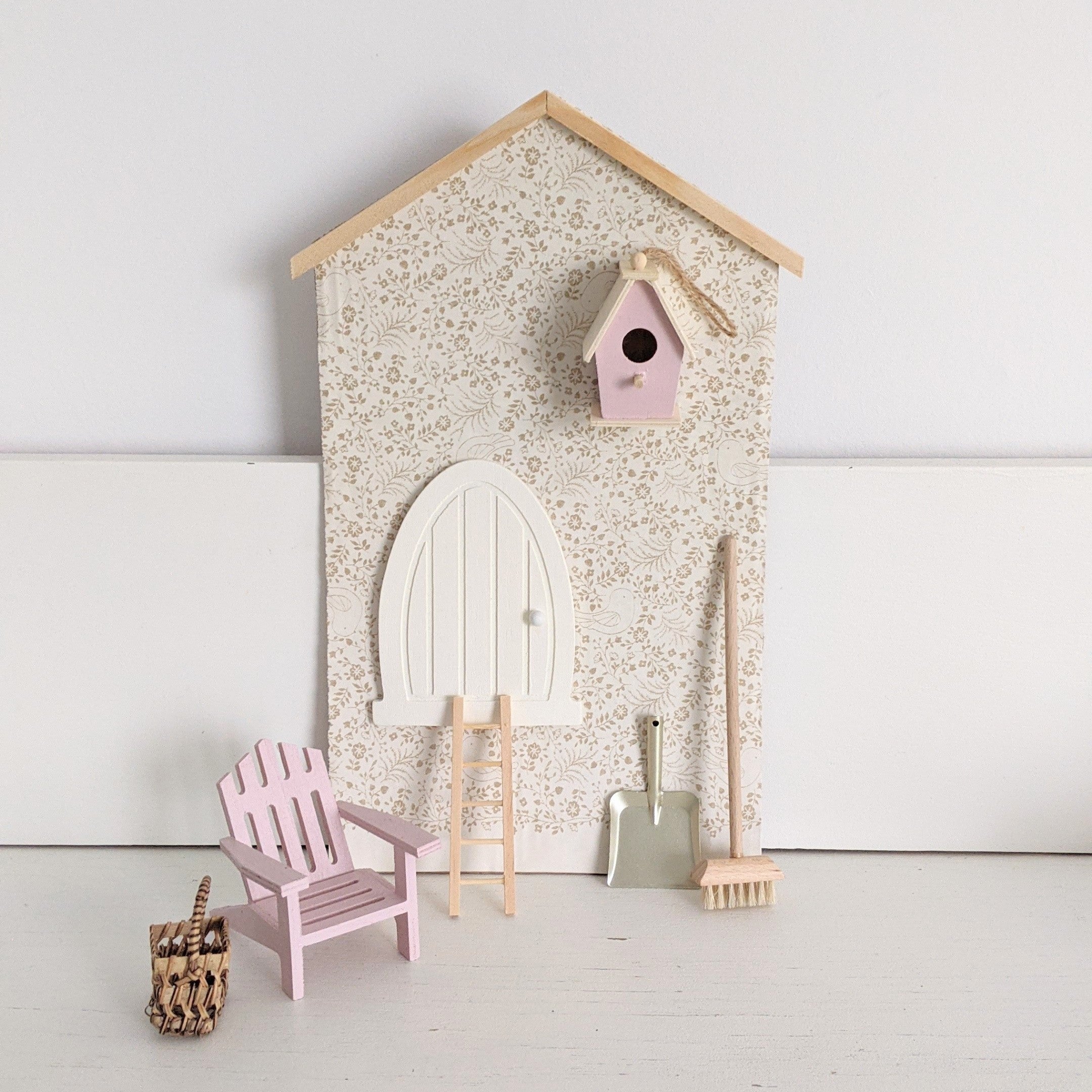 Set elfendeurtje, stoel, vogelhuisje en ladder