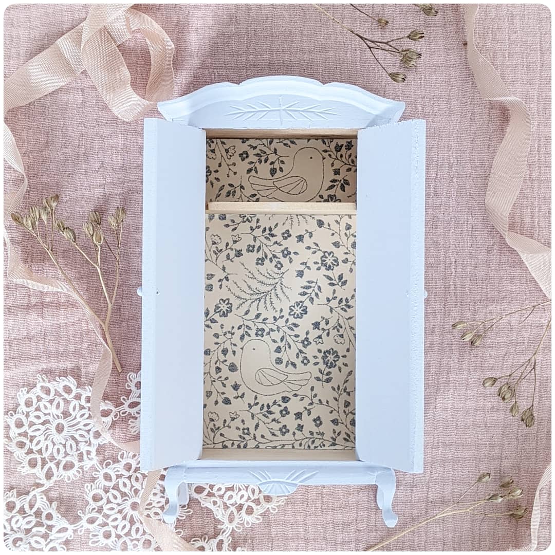 Kast op pootjes naturel