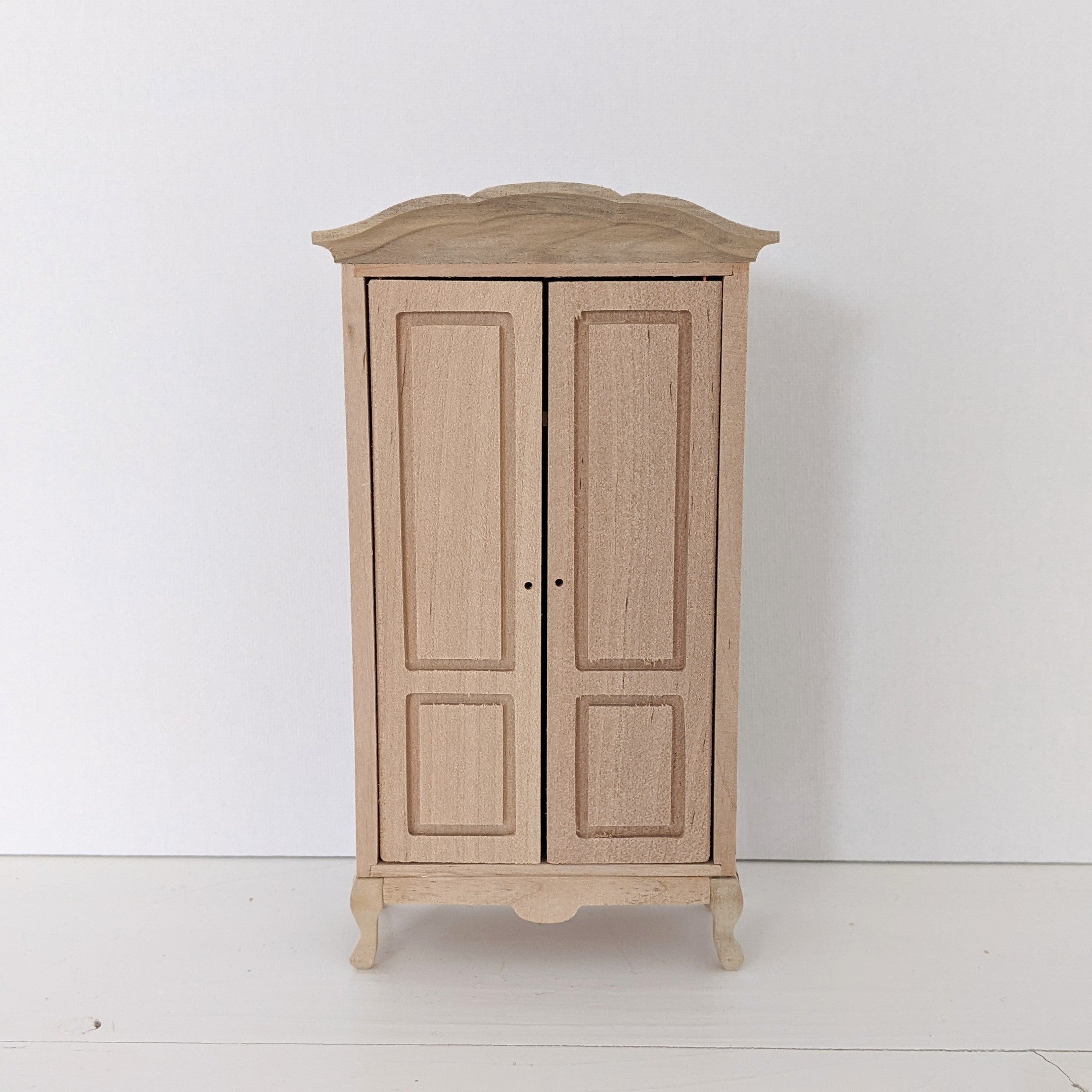 Kast op pootjes naturel *met schoonheidsfoutje