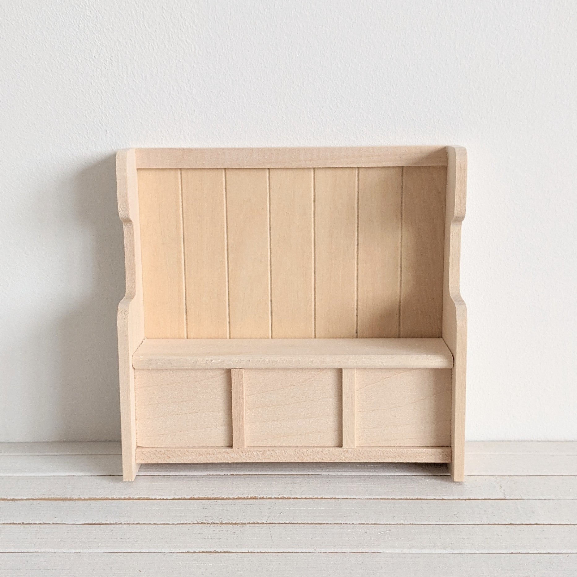 Bankje met klep van hout