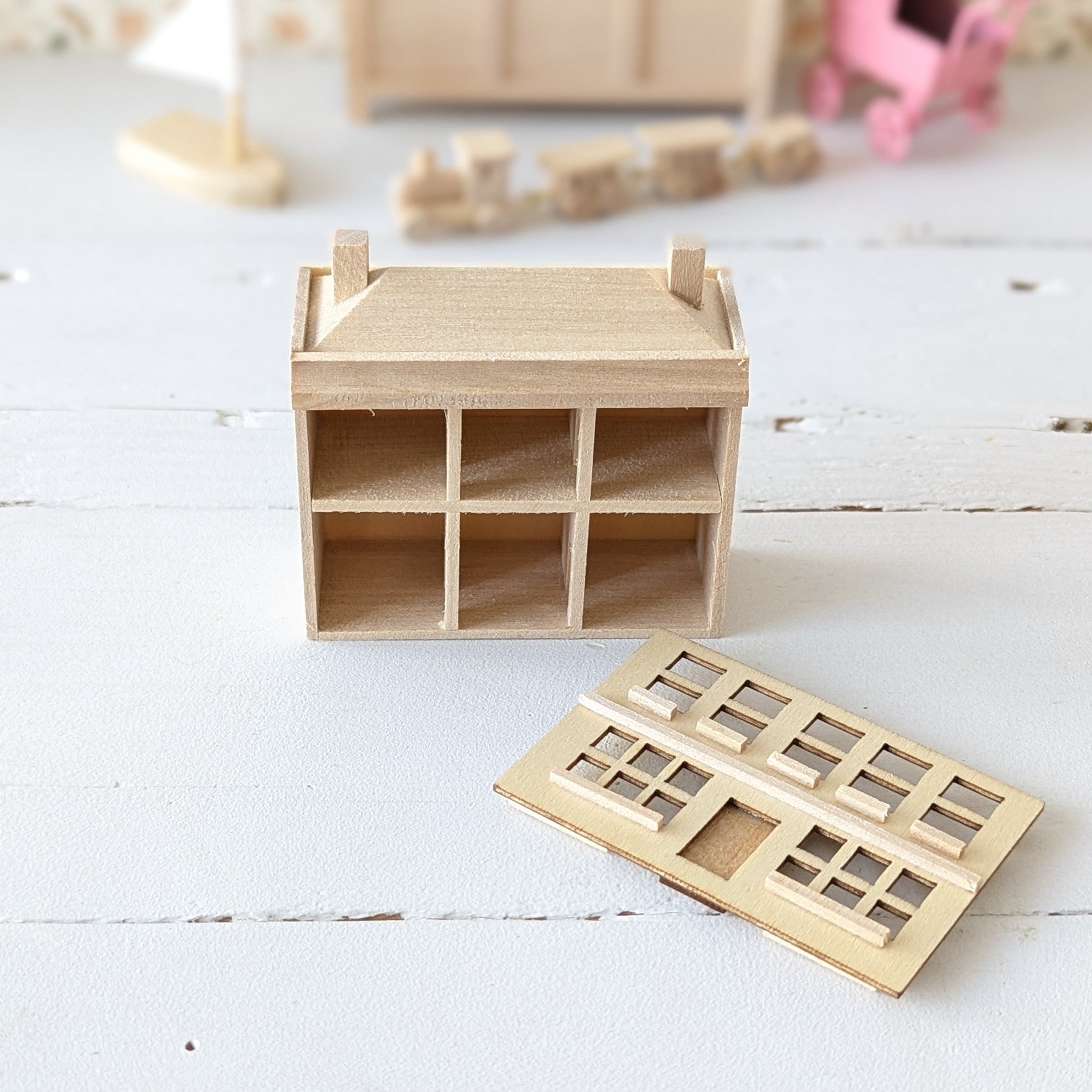 Miniatuur poppenhuis voor het poppenhuis hout