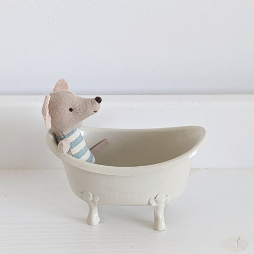 Maileg bath for mouse