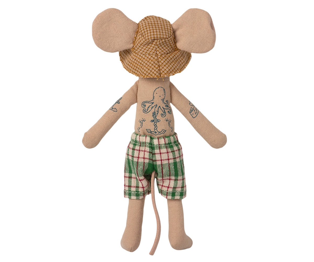 Maileg strand muis dad tattoo / beach mice dad in Cabin de Plage