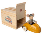 Maileg Muis met auto en garage geel/ mouse with car and garage yellow