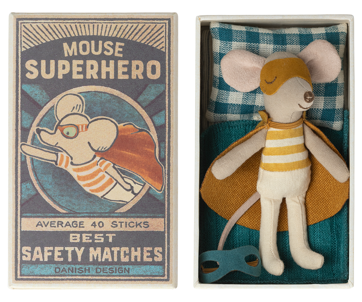 Maileg Super held kleine broer muis in luciferdoosje