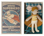 Maileg Super held kleine broer muis in luciferdoosje