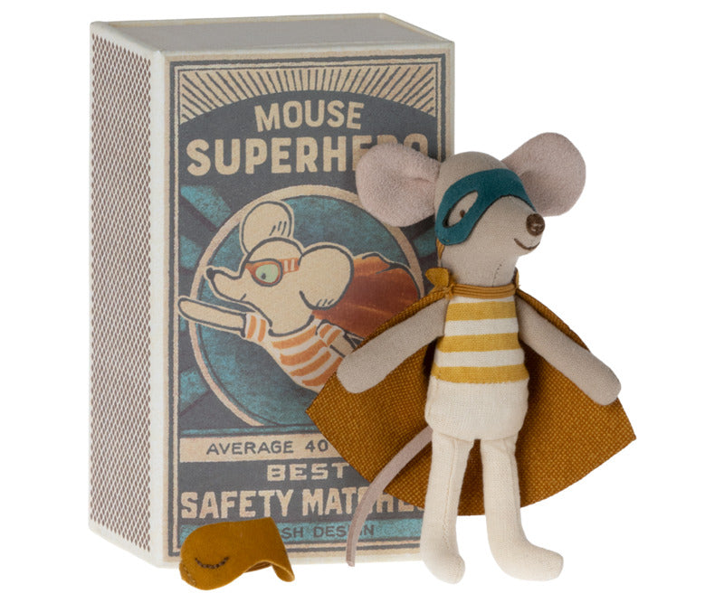 Maileg Super held kleine broer muis in luciferdoosje