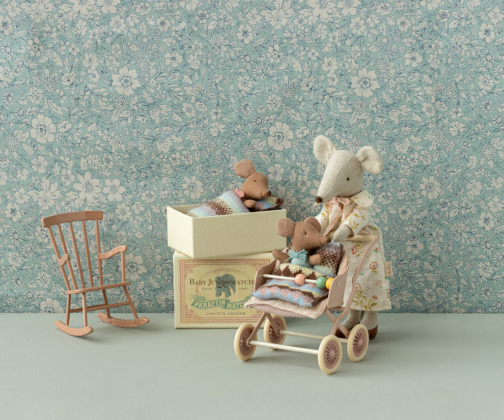 Maileg slapen en wakker baby muis in luciferdoosje blauw / Sleepy wakey baby mouse in matchbox blue