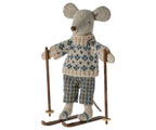 Maileg Ski en skistokken / Ski and ski poles mum and dad mouse