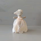 Maileg baby muis in jurk - poederroze slaap
