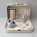Maileg koffertje met babymuisjes drieling en babybox en reiswieg set  totaal
