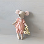 Maileg_muisje_met_mandje_met_bloemen