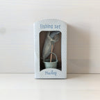 Maileg verpakking visset vis en netje en emmer voor poppenhuis