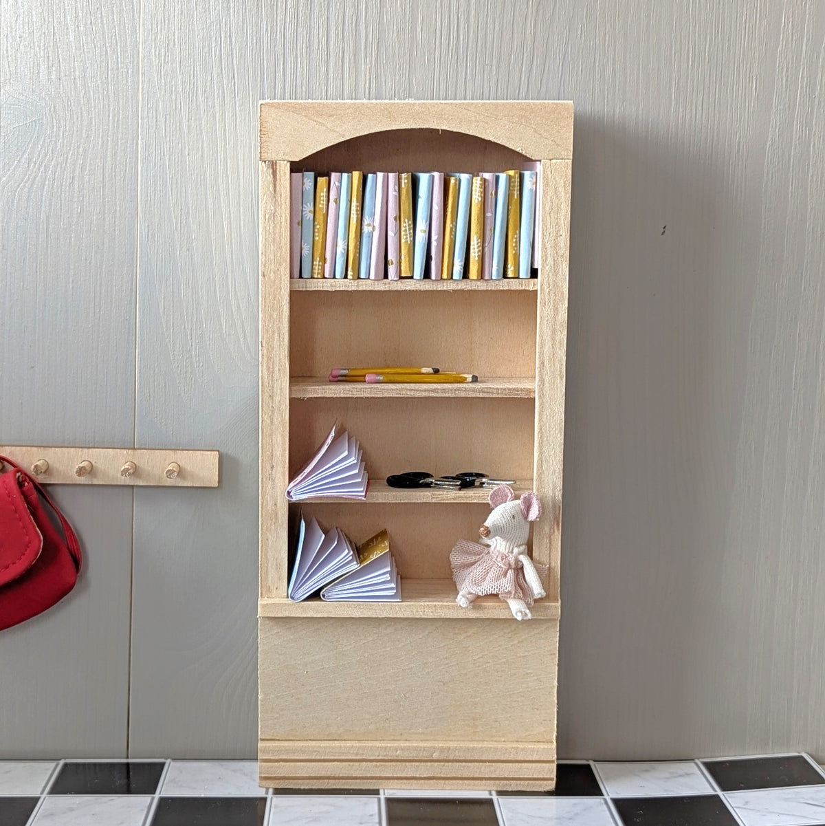 Miniatuur 'schooltijd' set schriften, potloden, schaar handgemaakt