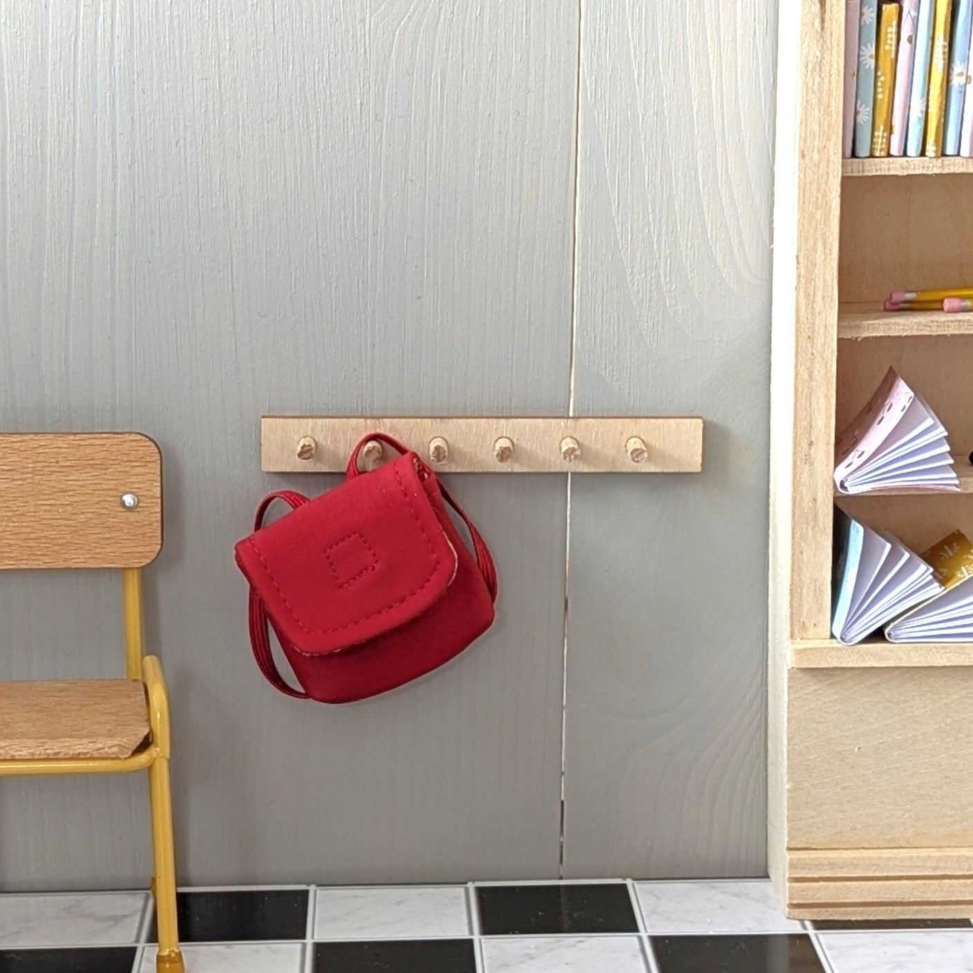 Miniatuur 'schooltijd' kapstok (zonder accessoires)