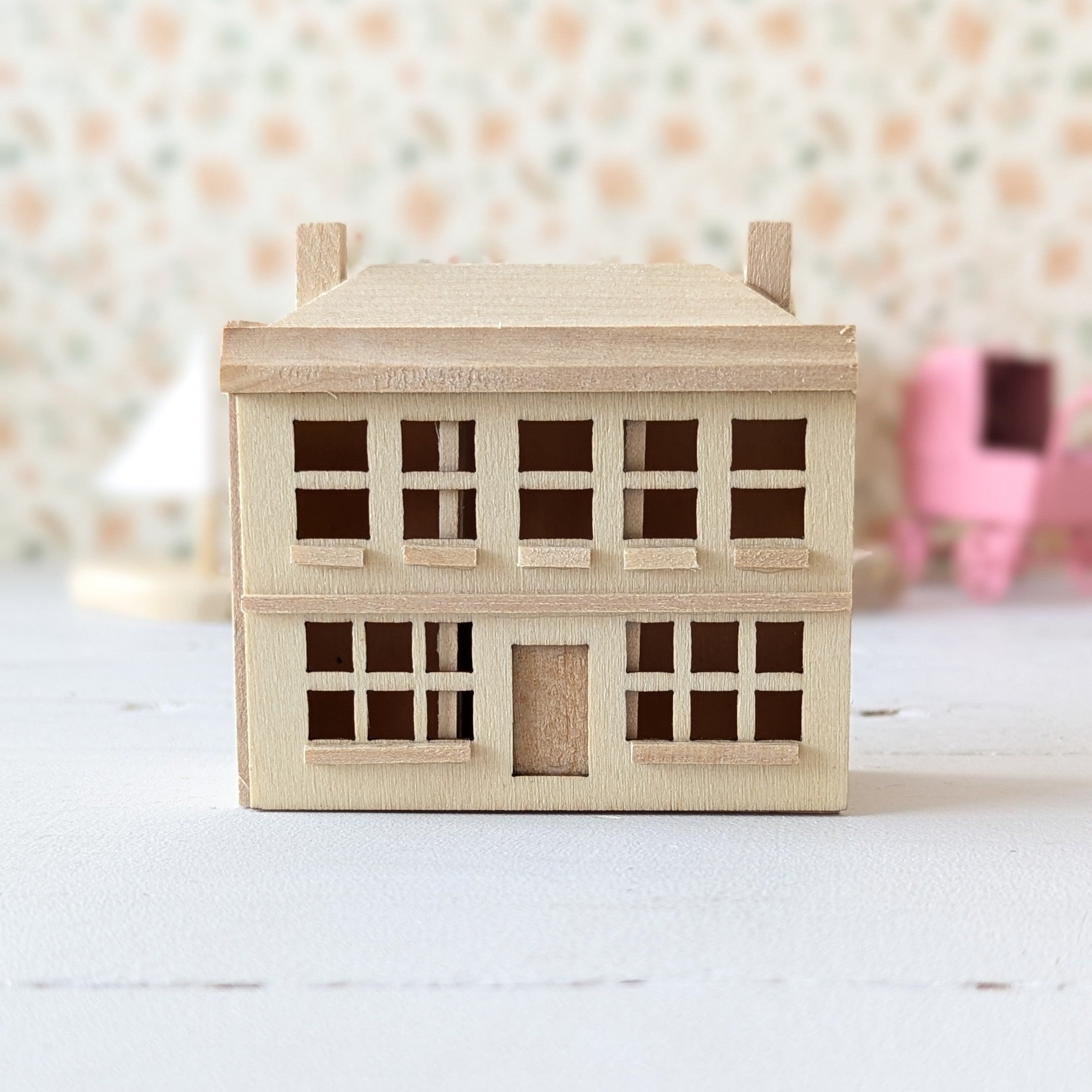 Miniatuur poppenhuis voor het poppenhuis hout