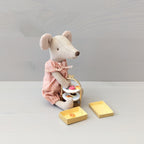 Miniatuur_etagere_goud_metaal_met_donuts_en_koekjes_2