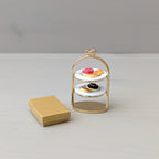 Miniatuur_etagere_goud_metaal_met_donuts_en_koekjes_3