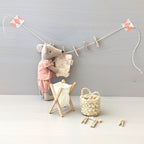 Miniatuur_wassetje_met_knijpers_wasmand_en_waslijn_1