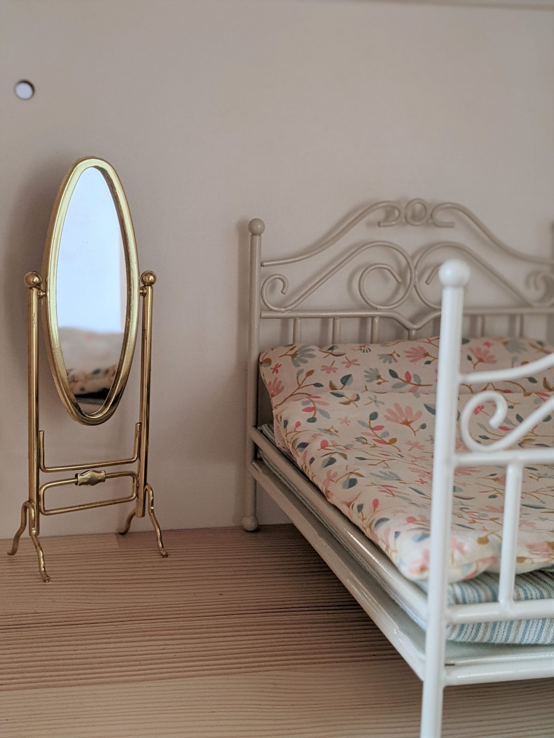 Modern ingericht poppenhuis compleet inclusief Maileg