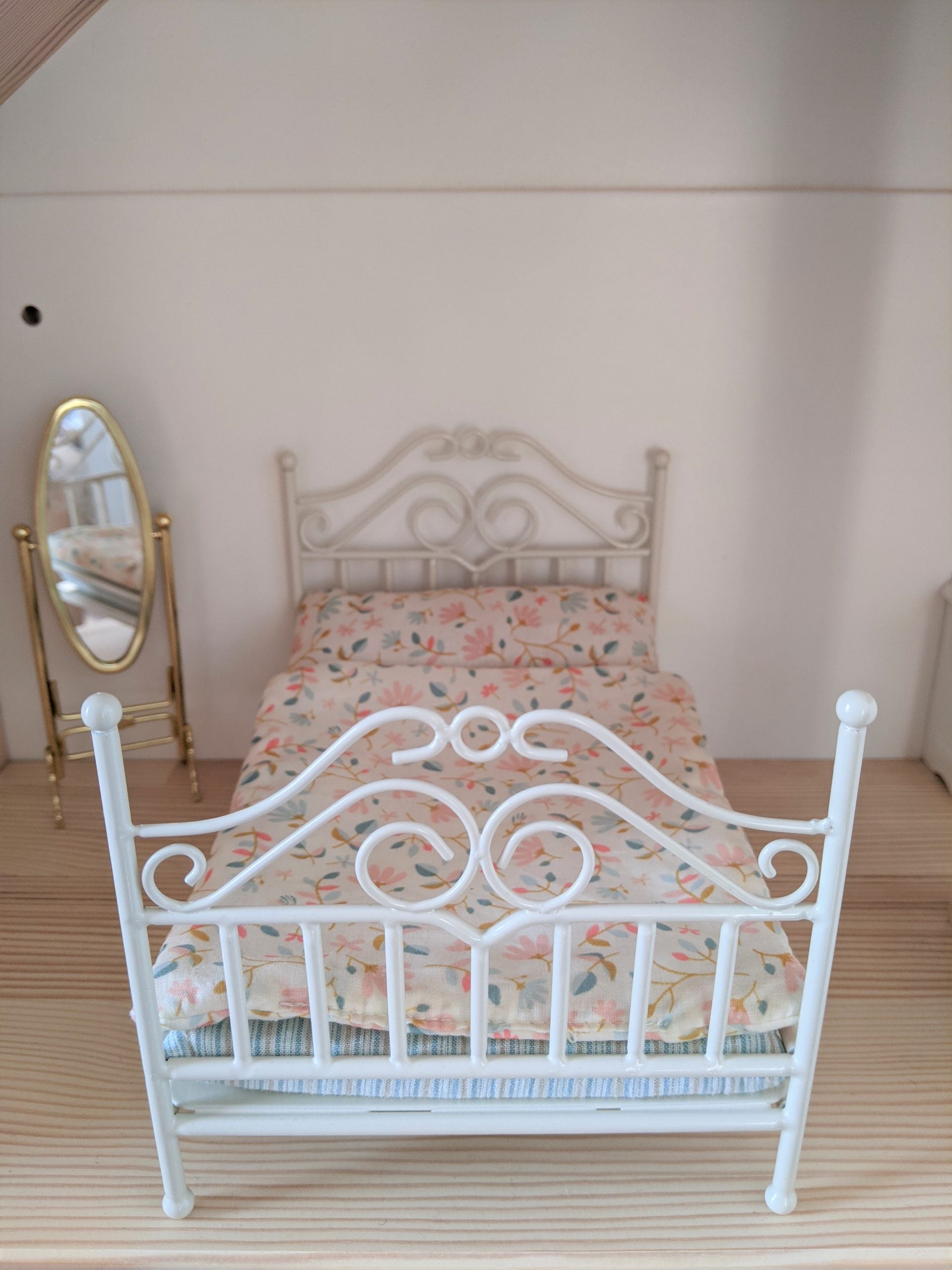 Modern ingericht poppenhuis compleet inclusief Maileg