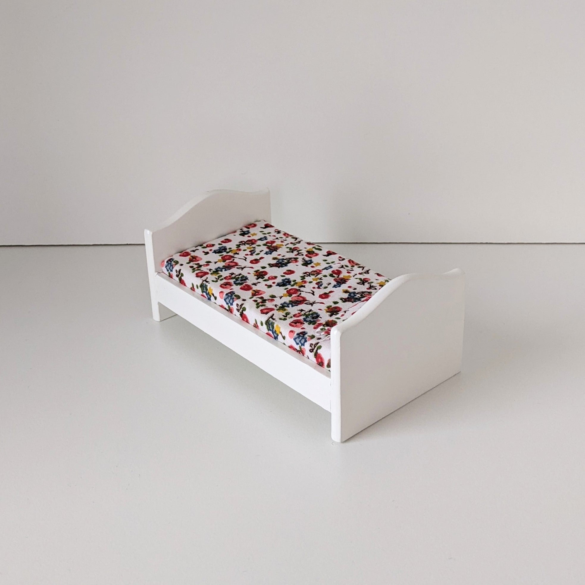 Wit kinderbed (laatste)