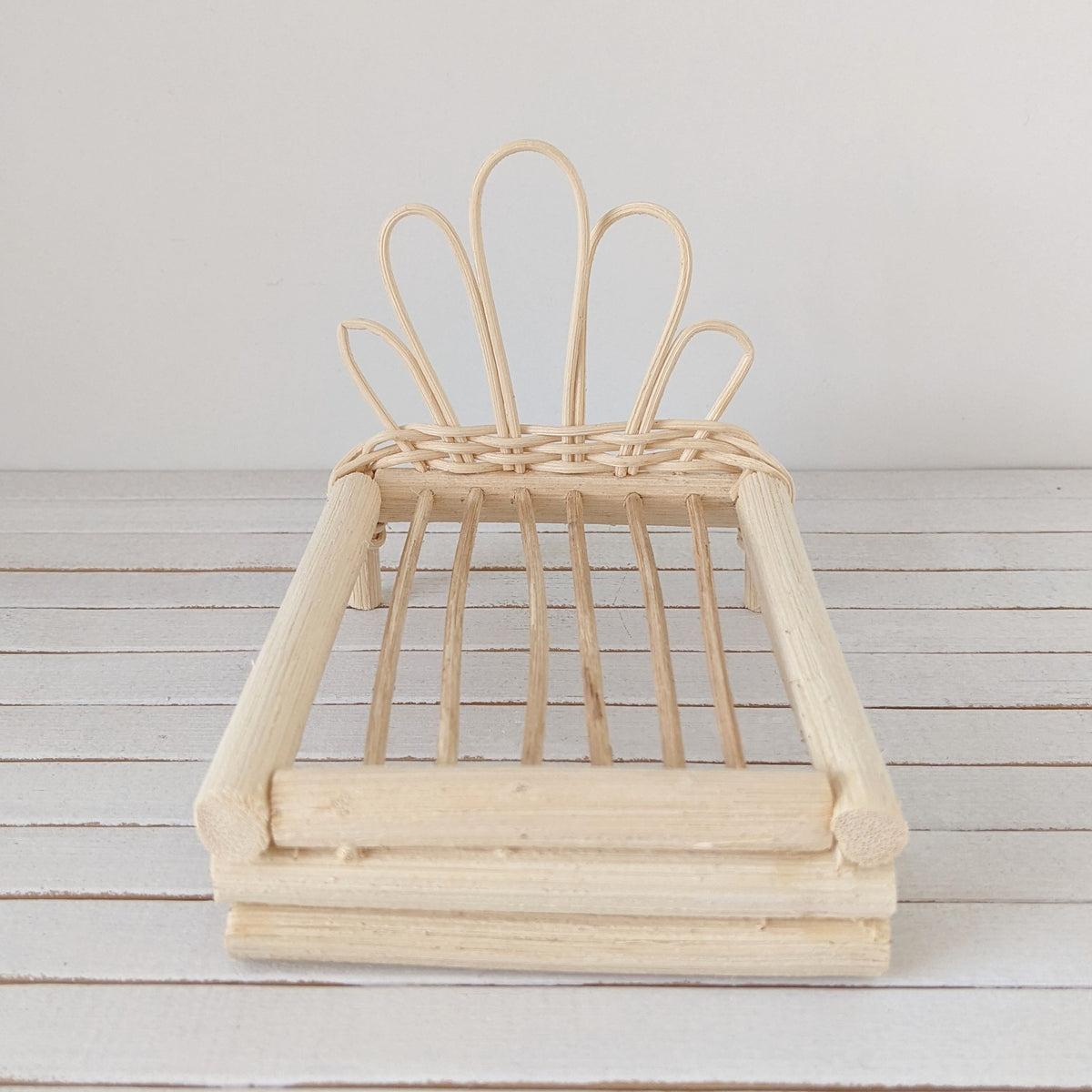 Rotan bedje met beddengoed voor Chantal