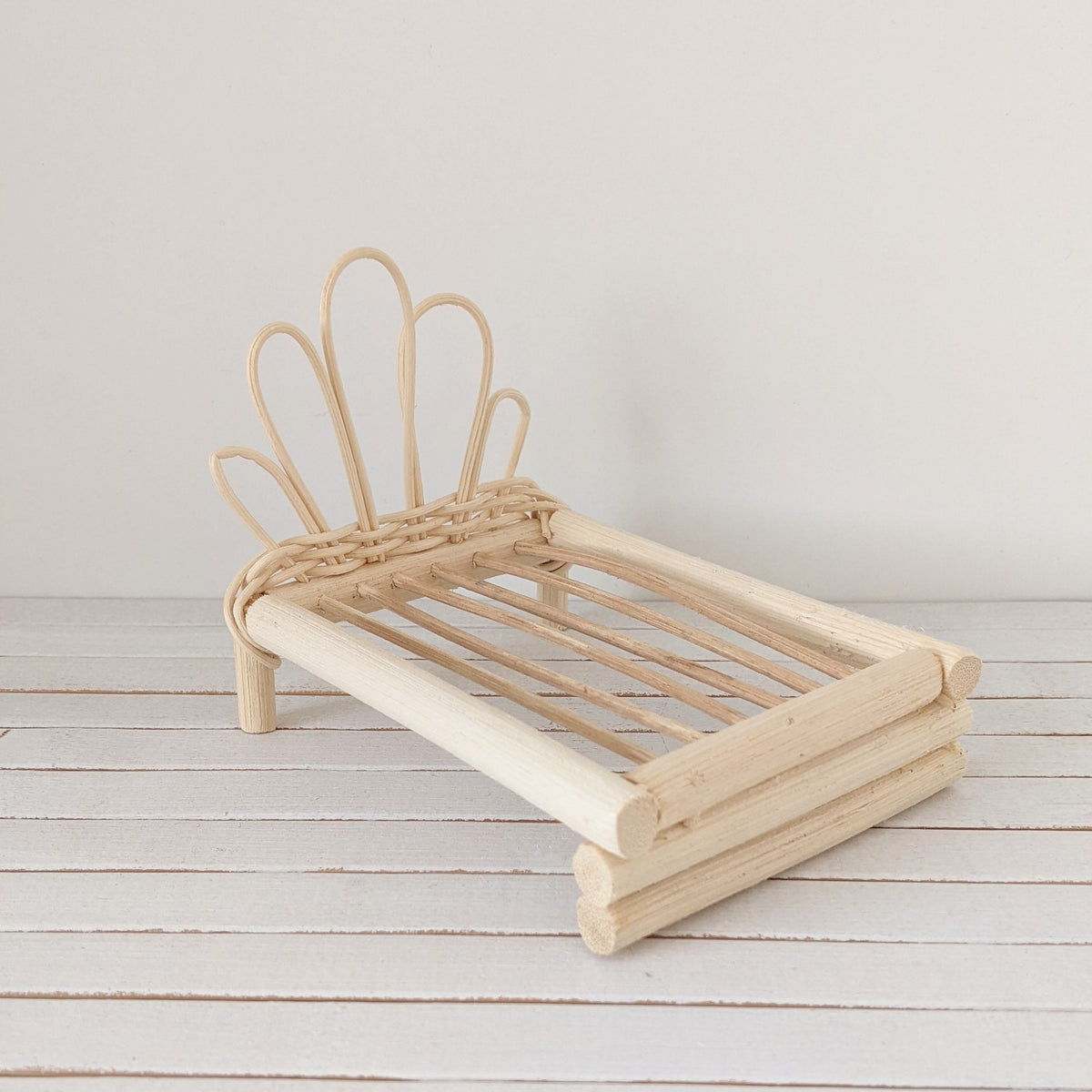 Rotan bedje met beddengoed voor Chantal