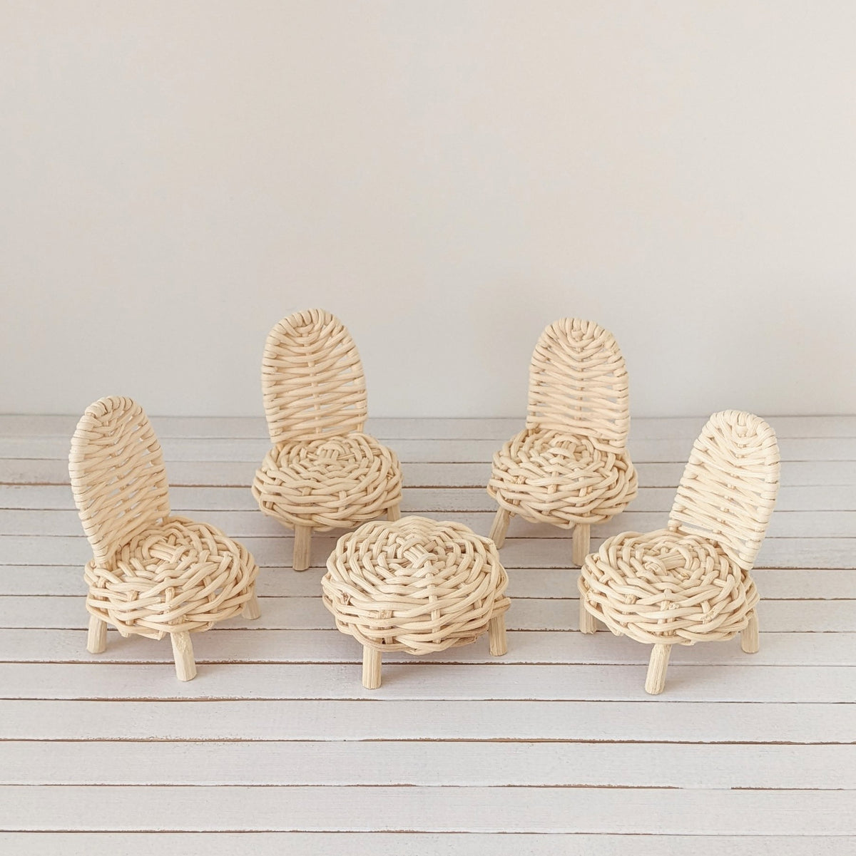 Rotan stoeltjes met tafeltje
