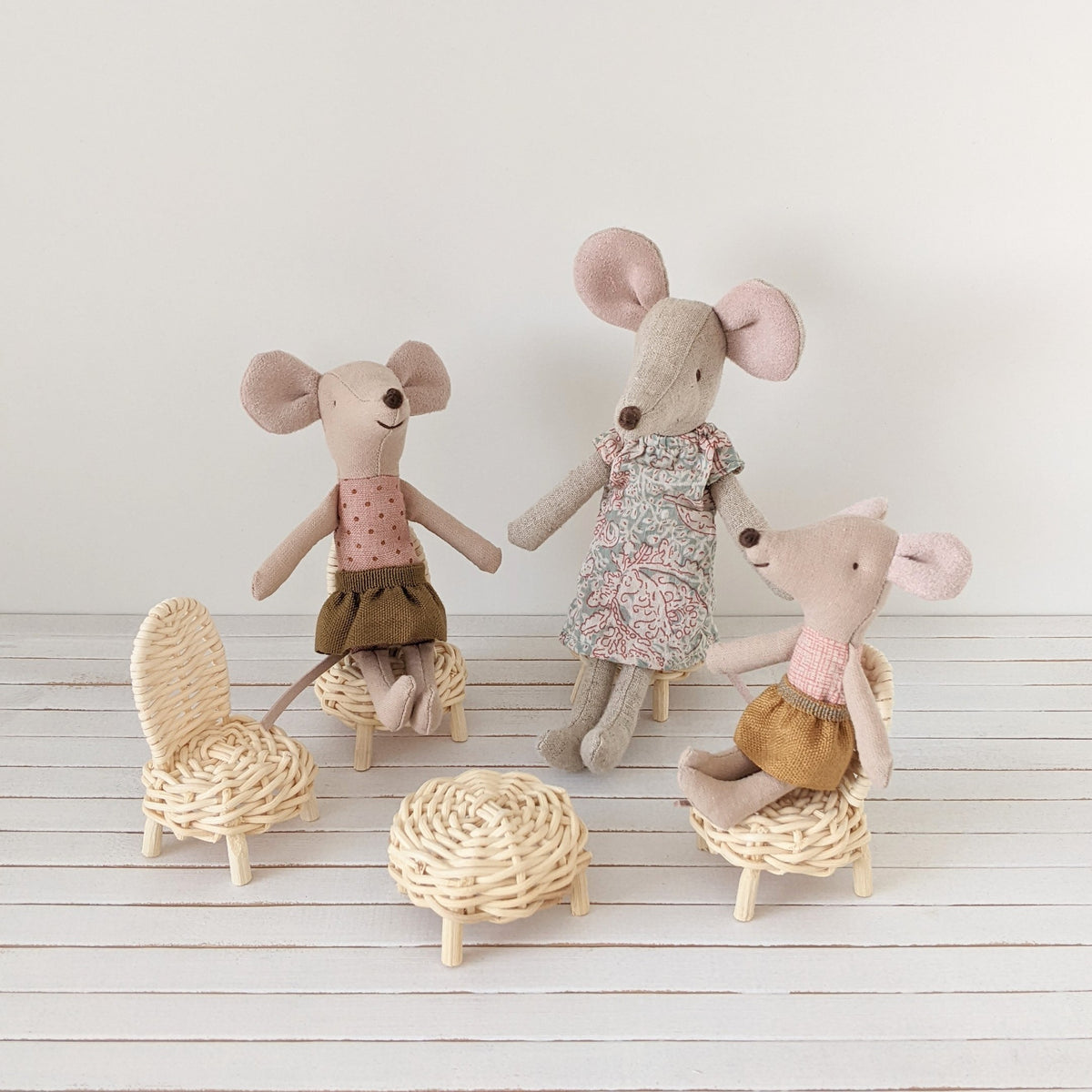Rotan stoeltjes met tafeltje