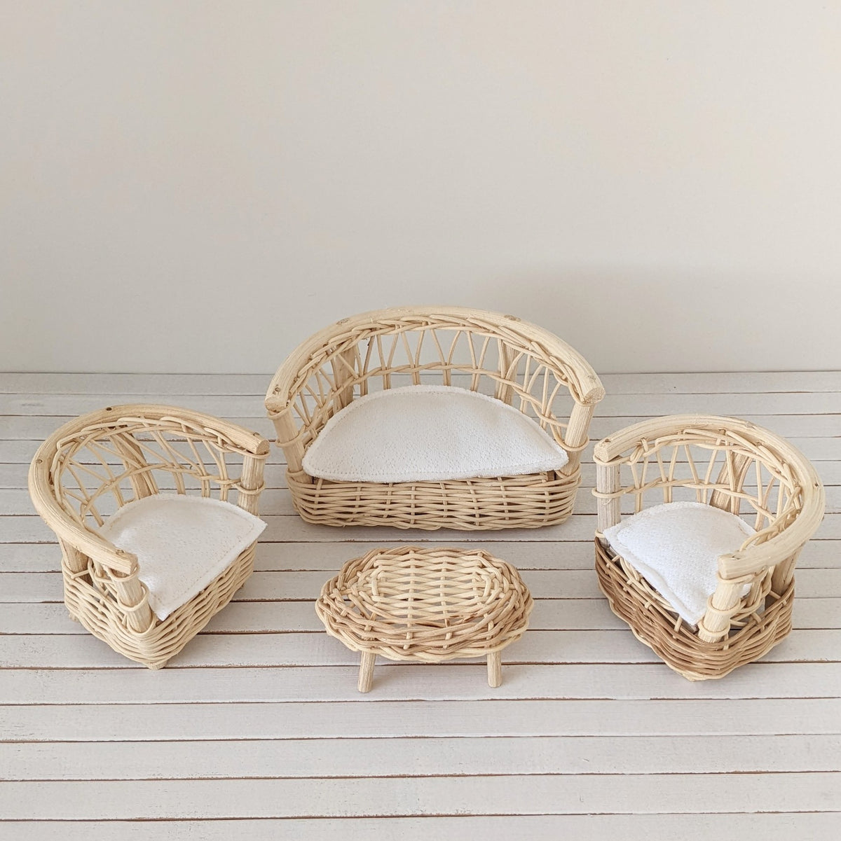 Rotan bankje met stoelen en tafeltje