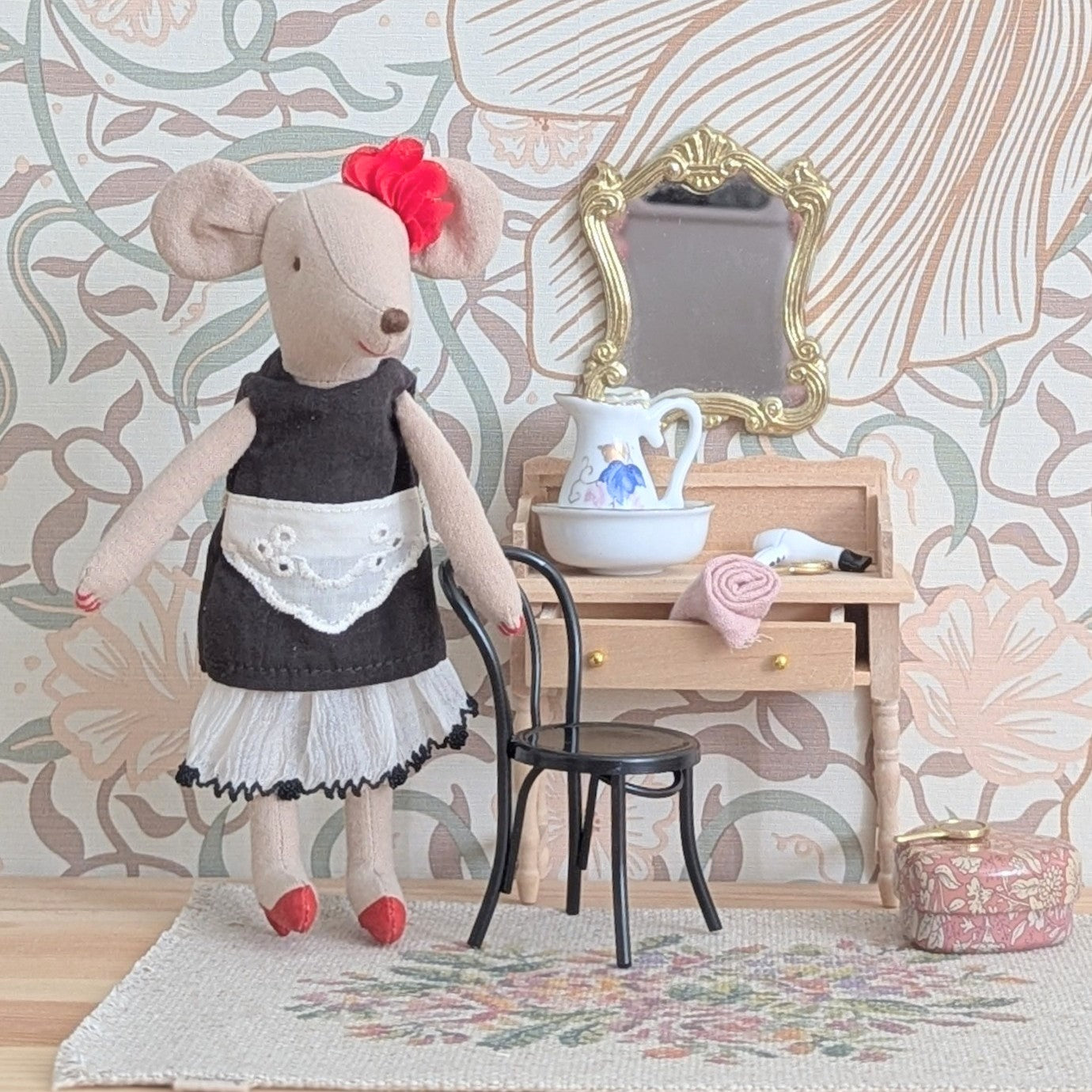 Schoonheidssalon Skattich – complete muizenset met muis en toilettafel (aanbieding)