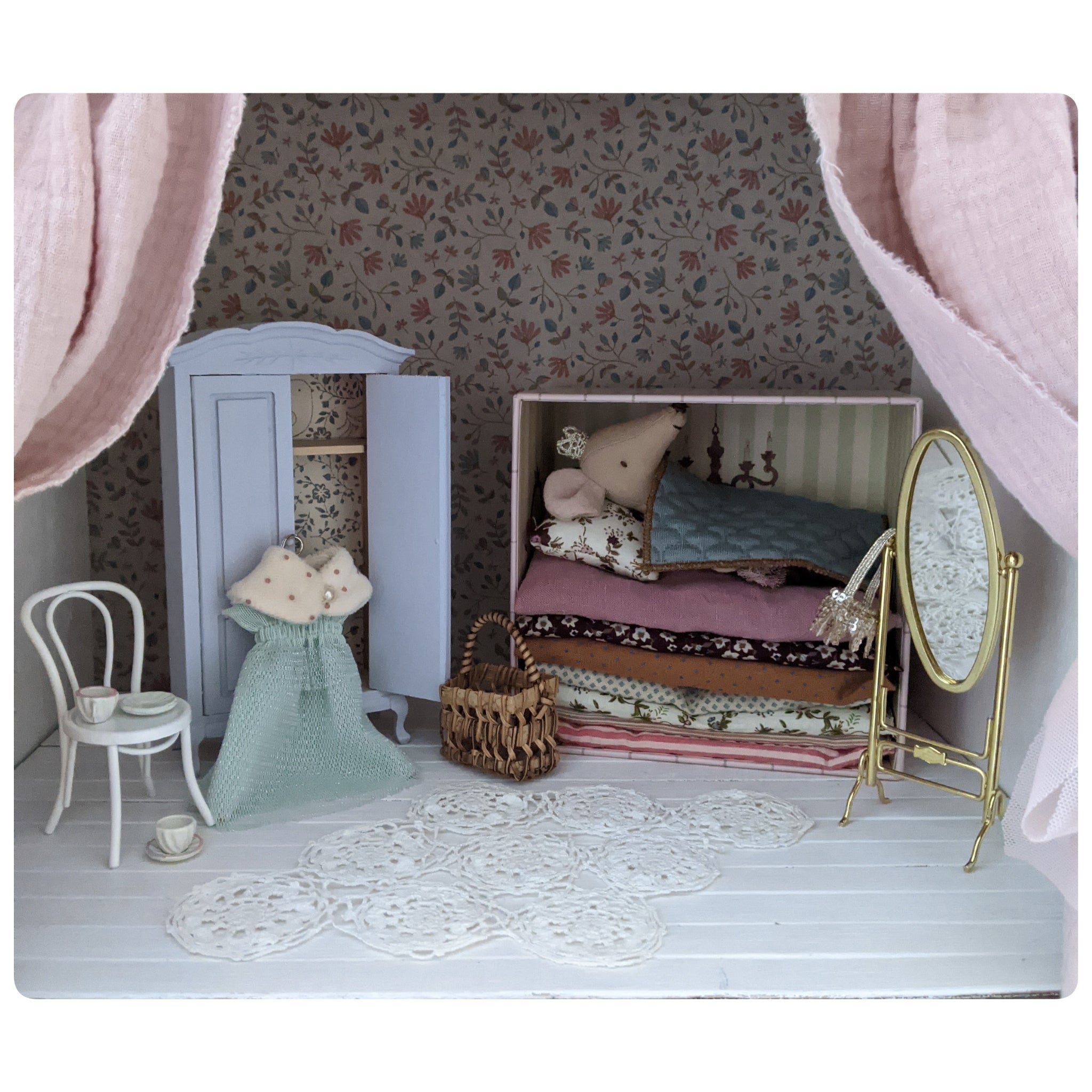 Kast op pootjes naturel