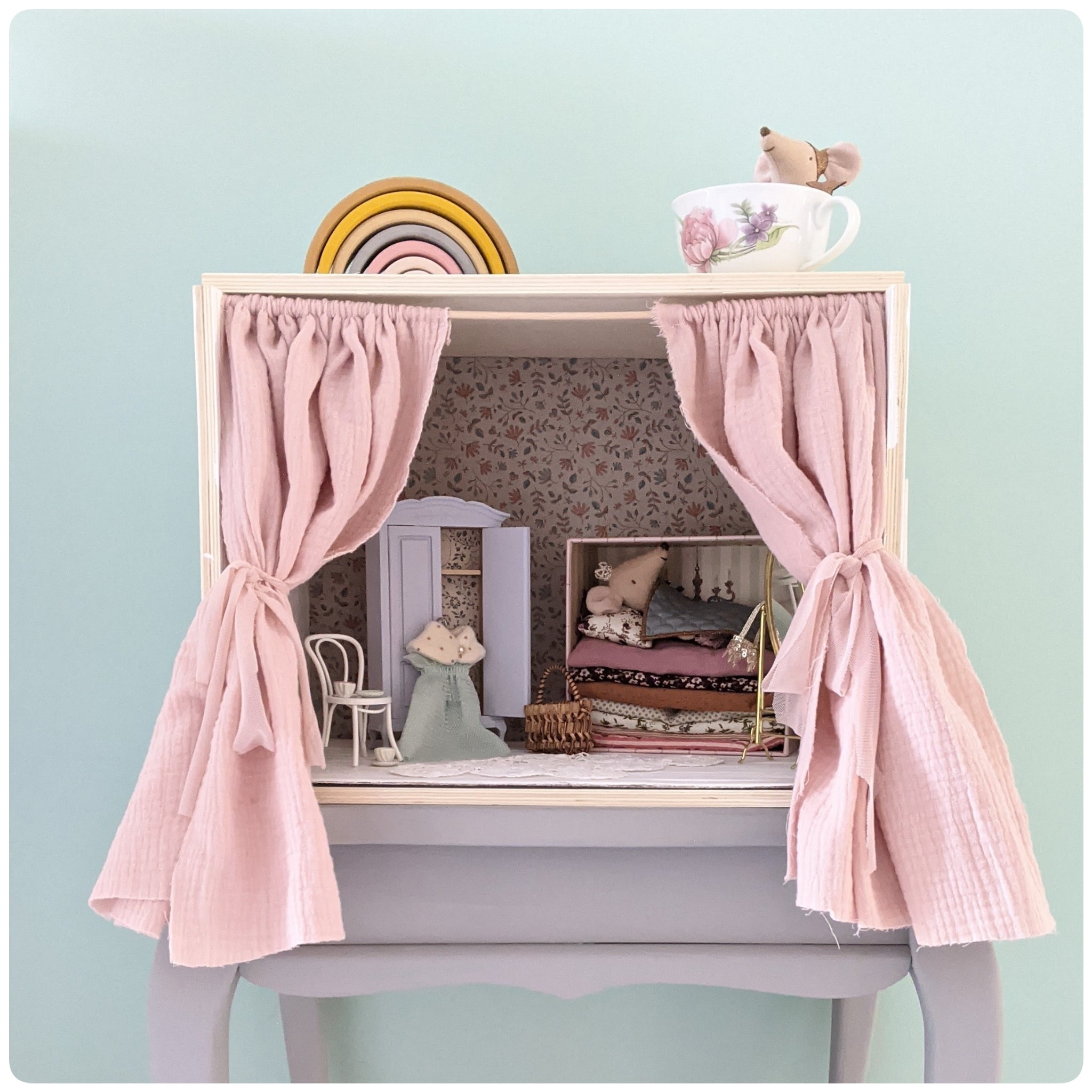 Kast op pootjes naturel