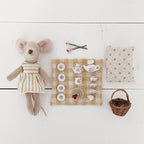 Servies wit met lief bloemetje en gouden randje