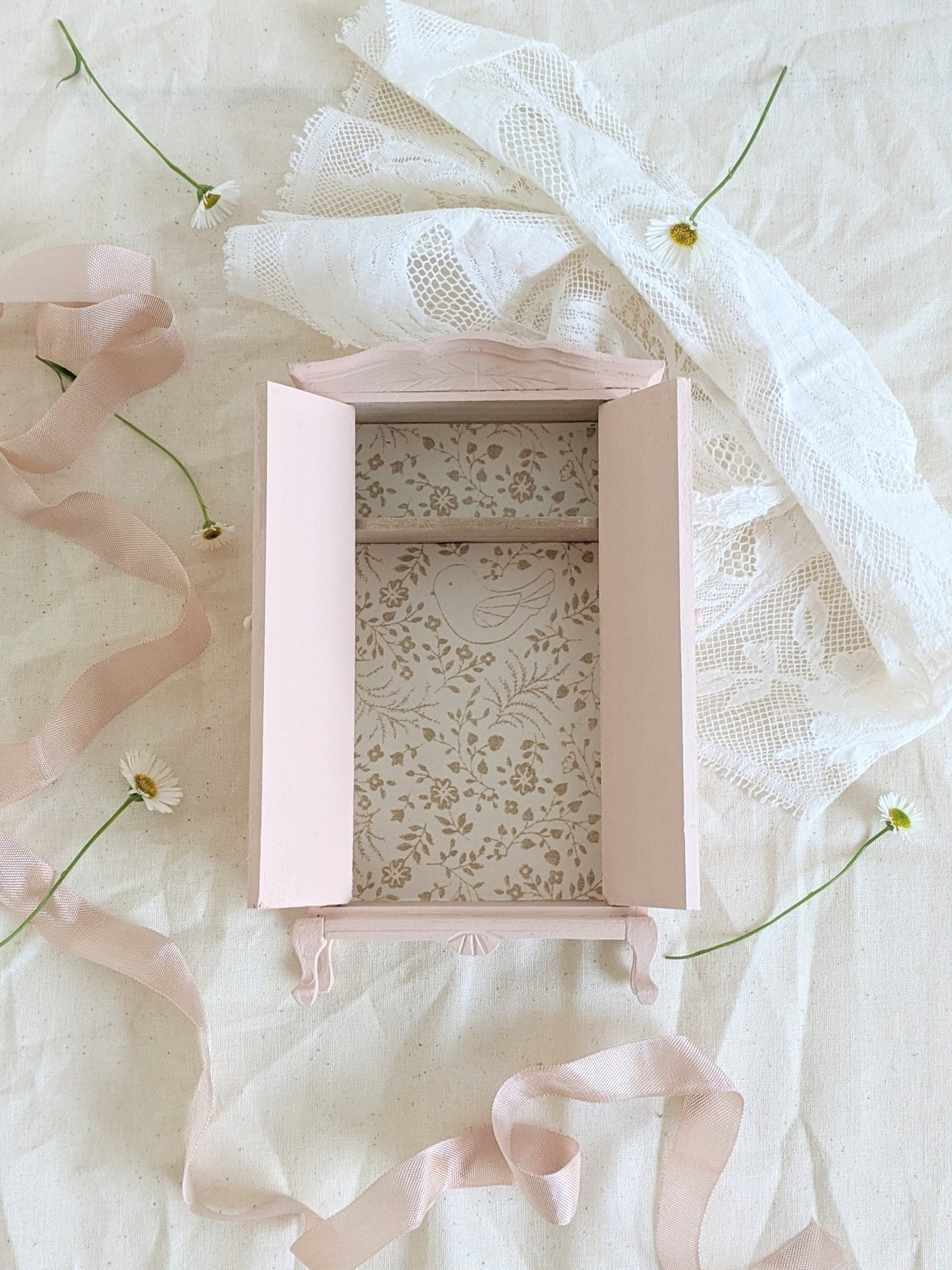 Kast op pootjes naturel *met schoonheidsfoutje