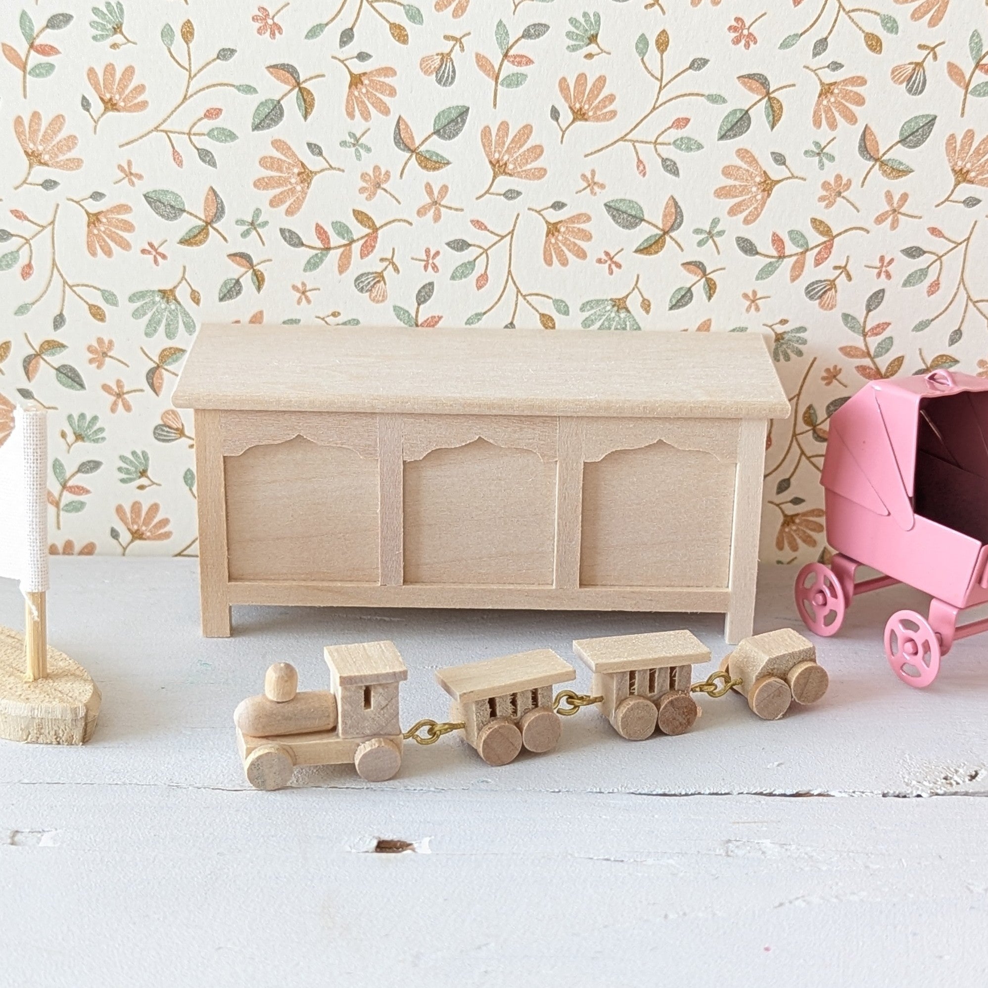 Miniatuur dekenkist of verkleedkist