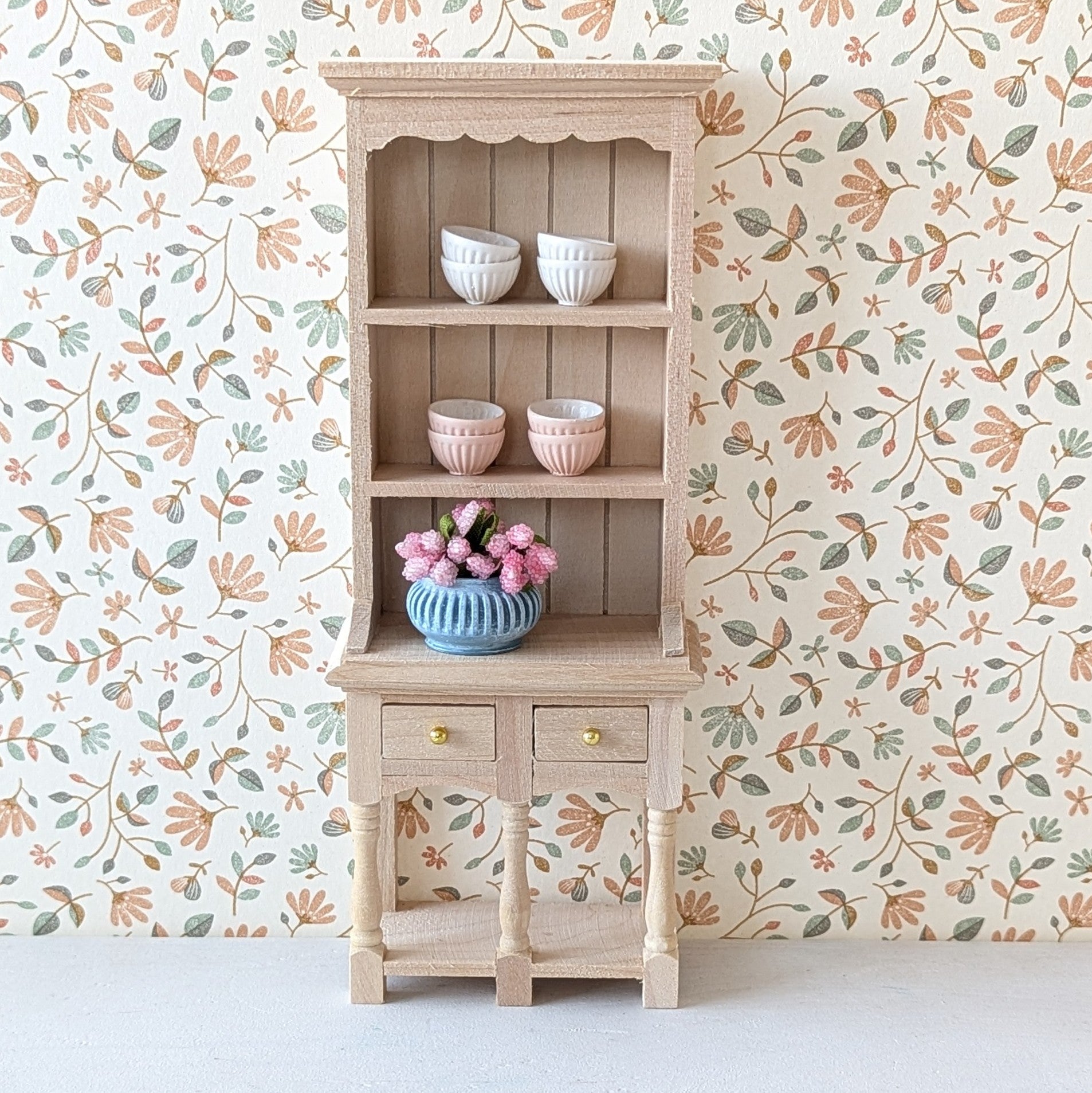 Miniatuur kast met twee laden naturel hout