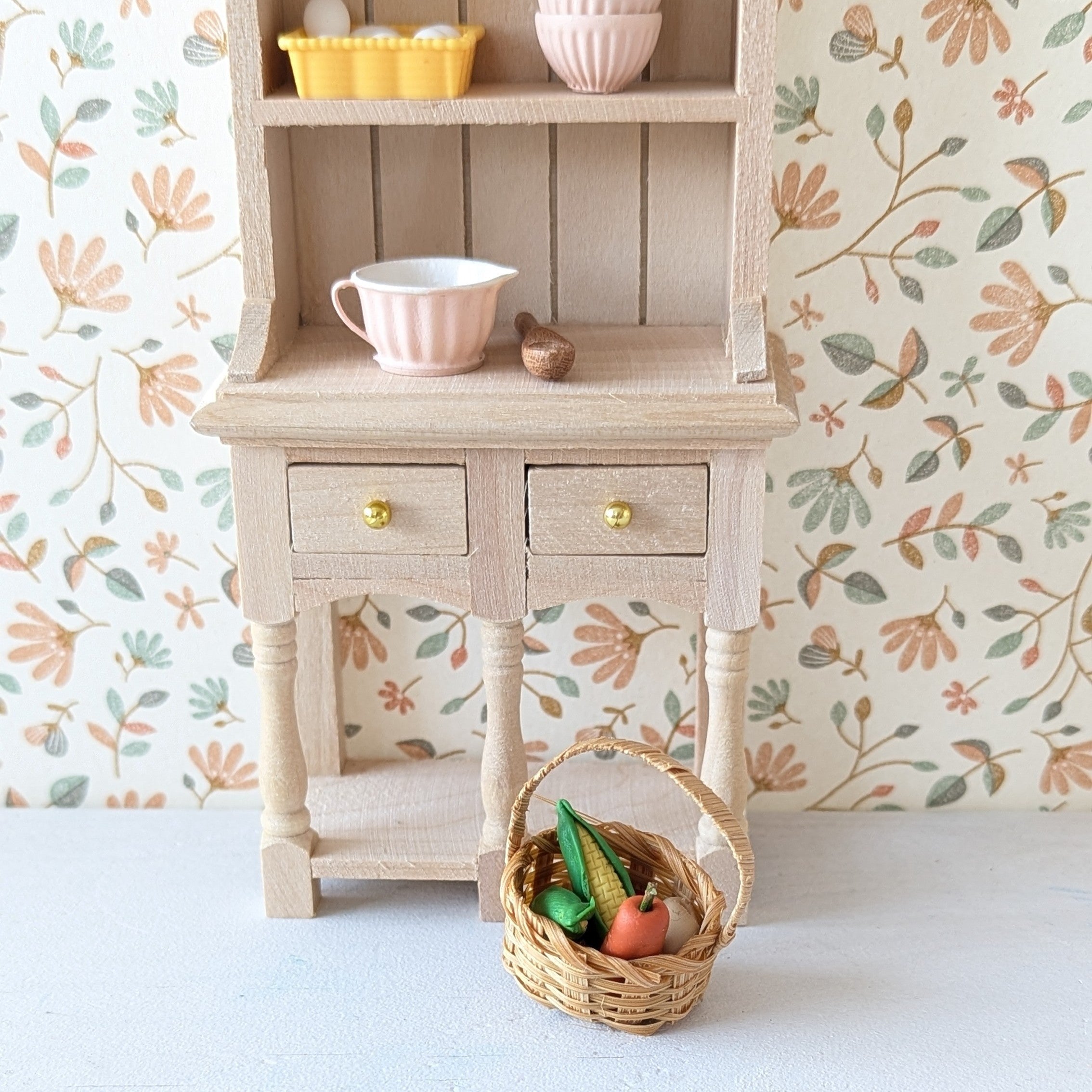 Miniatuur mand met groente