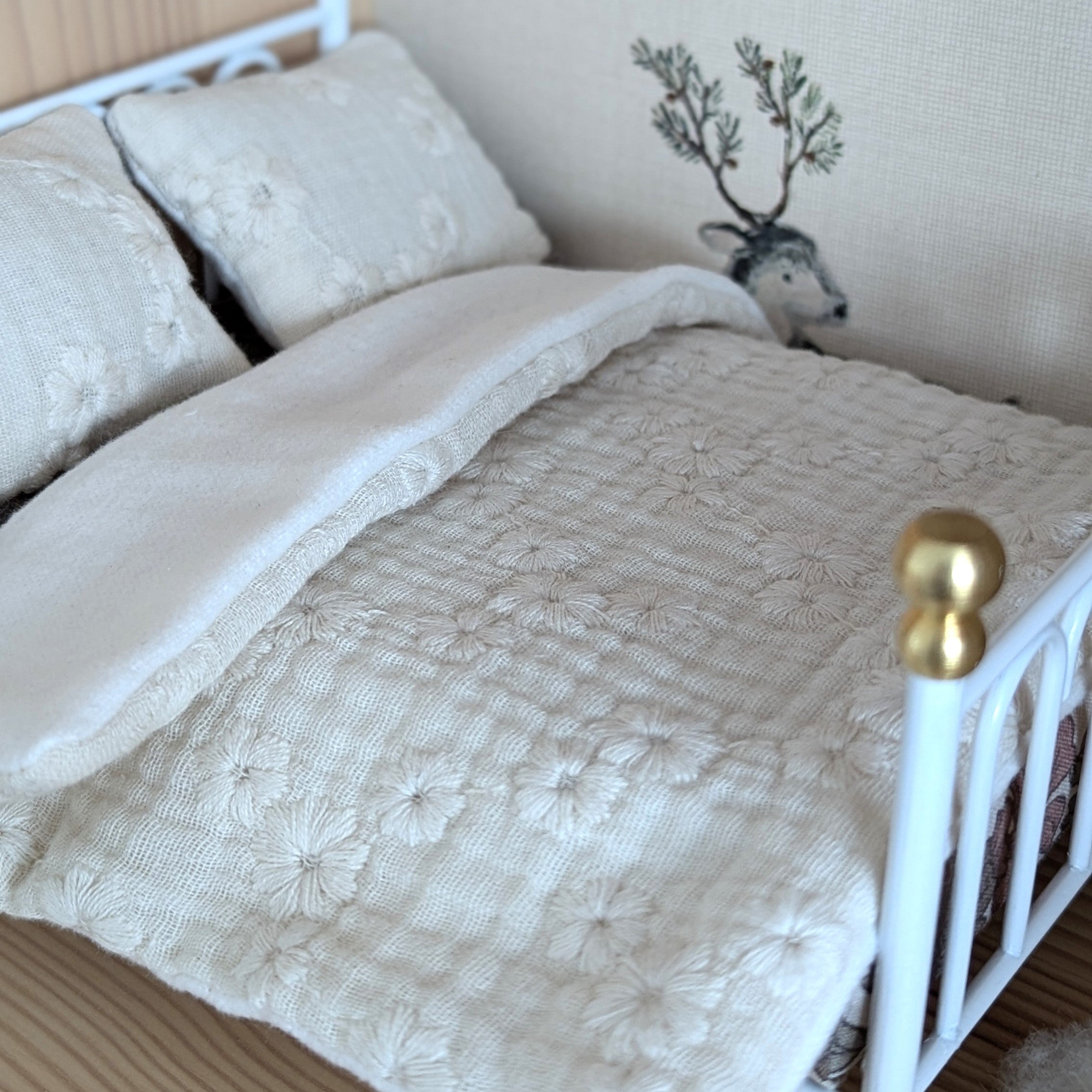 Handgemaakt beddengoed broderie voor tweepersoonsbed