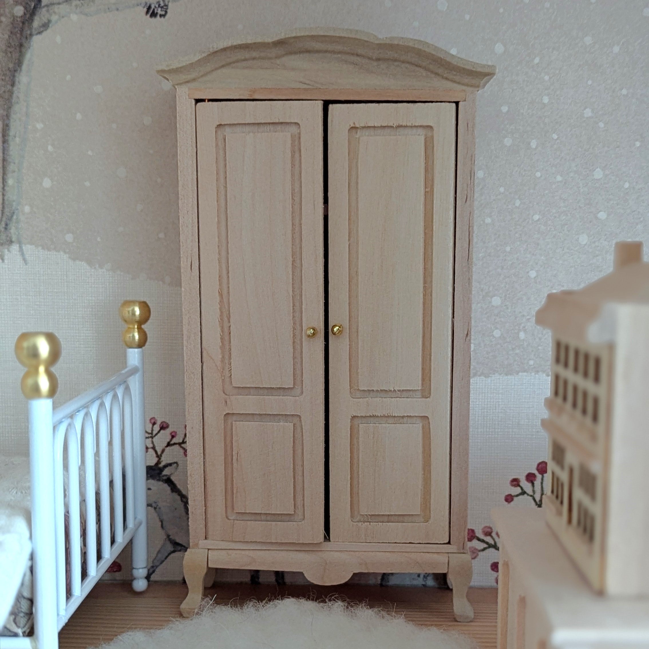 Kast op pootjes naturel